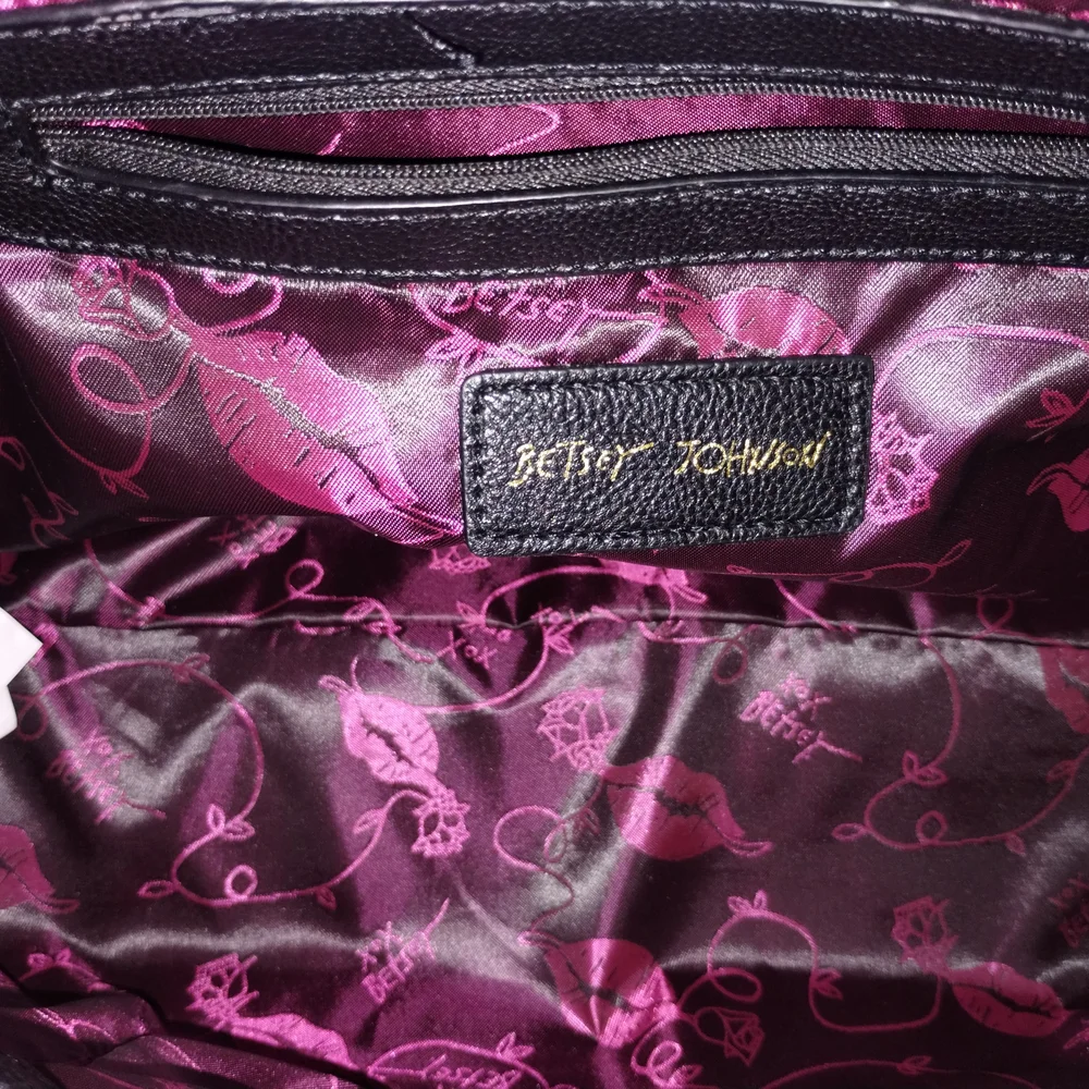 Betsey Black and White Floral Handbag - Picture 4 of 7